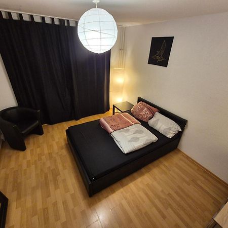 Schoene 3 Schlafzimmer Wohnung Mit 4 Dopplbetten Berlin Exteriör bild