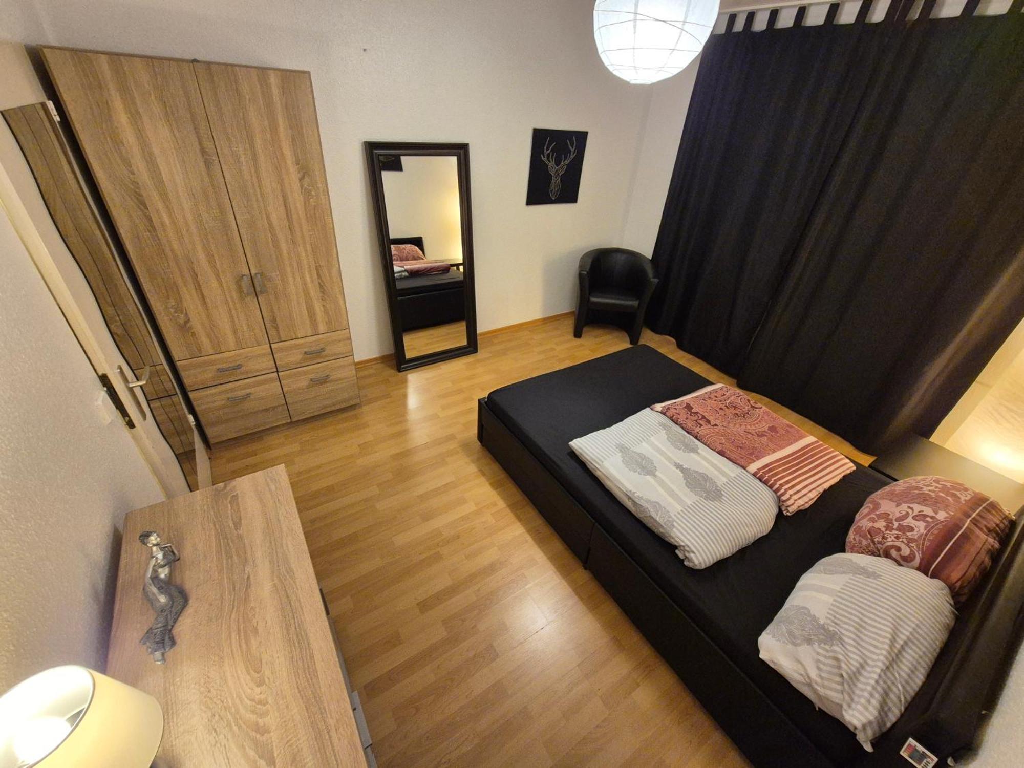 Schoene 3 Schlafzimmer Wohnung Mit 4 Dopplbetten Berlin Exteriör bild
